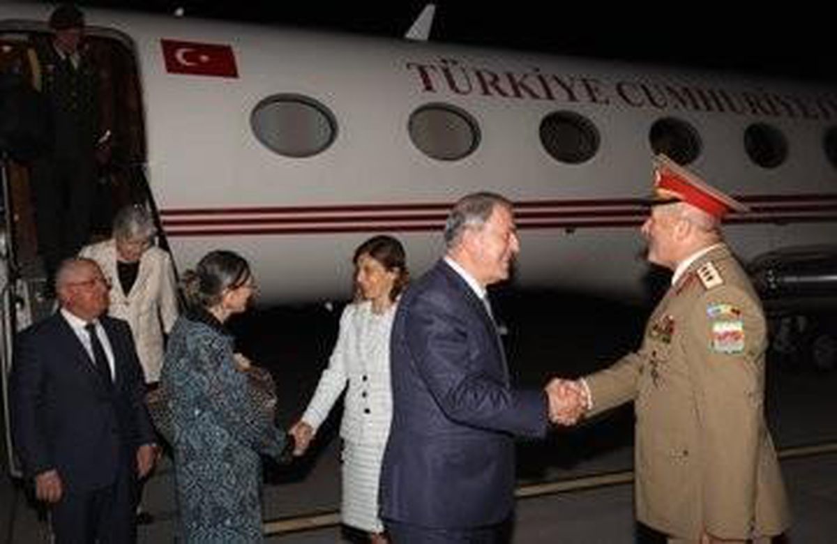 Milli Savunma Bakanı Akar, resmi temaslarda bulunmak üzere Romanya\'ya gitti