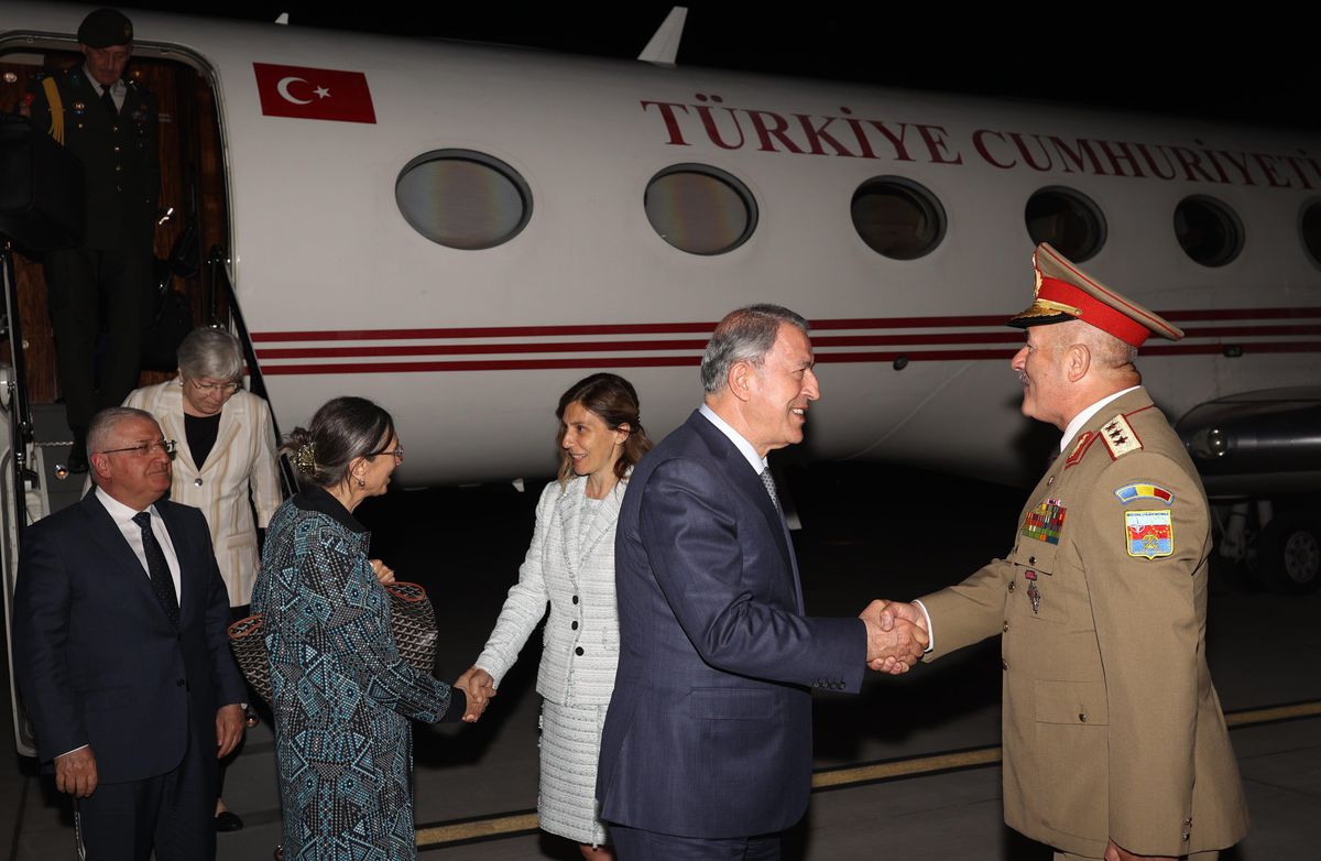 Milli Savunma Bakanı Akar Romanya\'ya gitti