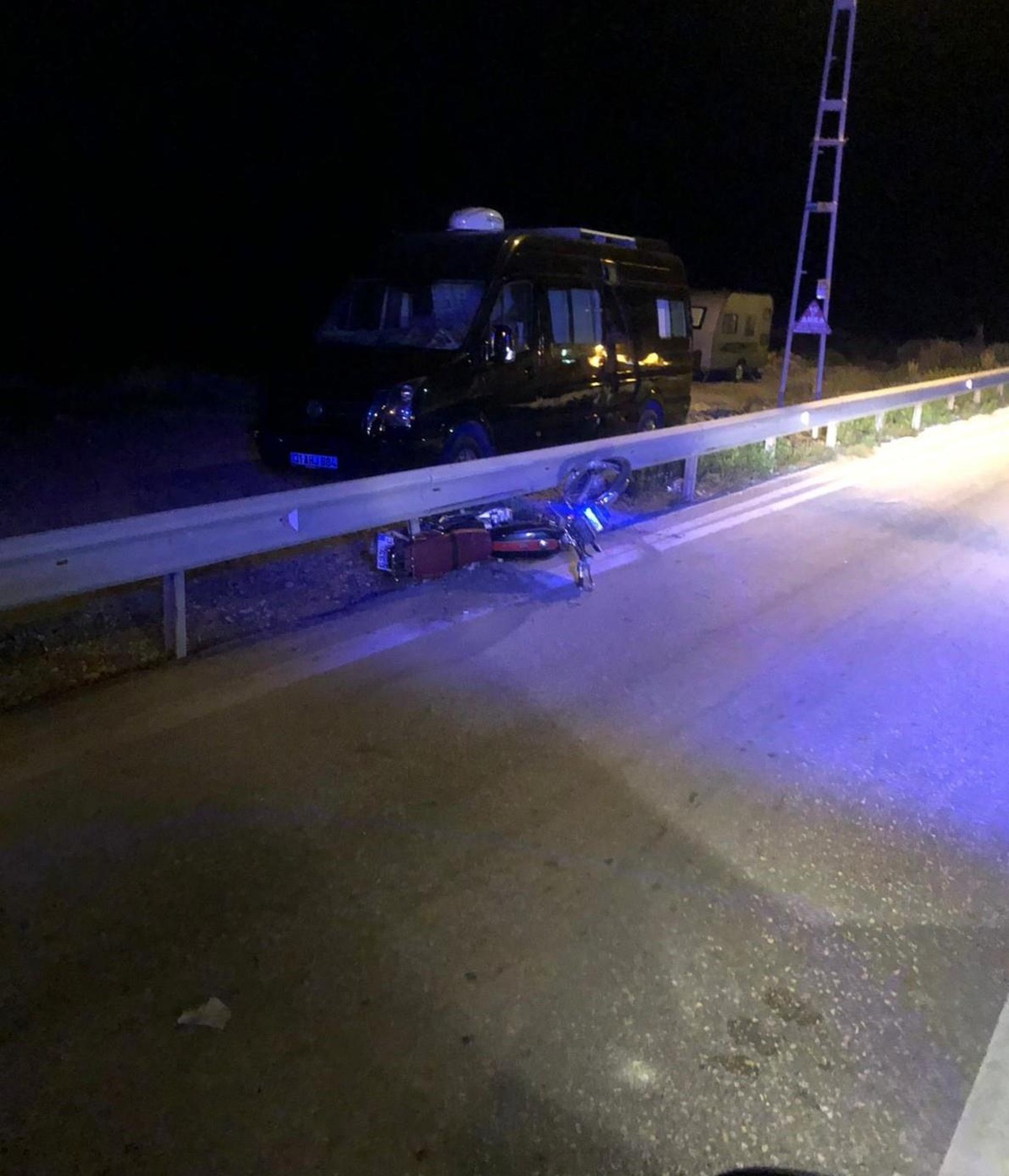 Hatay\'da bariyere çarpan motosikletteki 1 kişi öldü, 1 kişi yaralandı