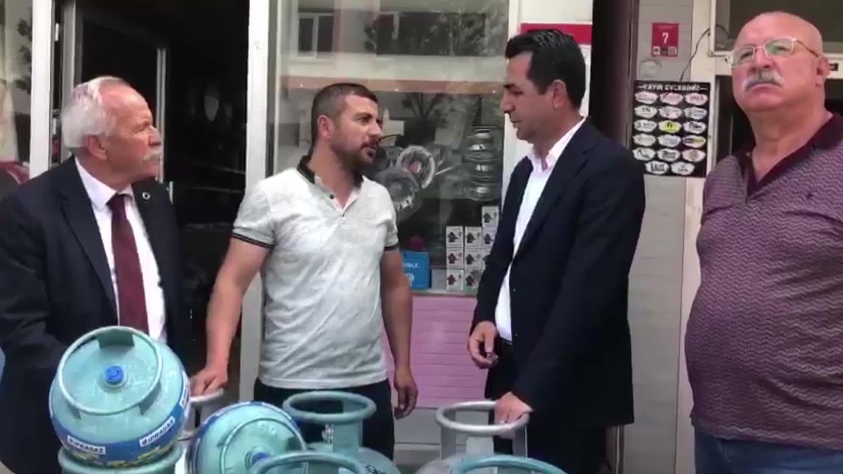 Niğdeli Tüp Satıcısı: 'Halk Tüp Alamıyor, Evinin Önünde Odun Yakarak Yemek Yapmaya Çalışıyor'