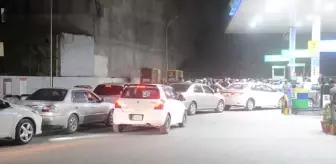 Petrol fiyatlarındaki artış benzin istasyonlarında uzun kuyruklara neden oldu