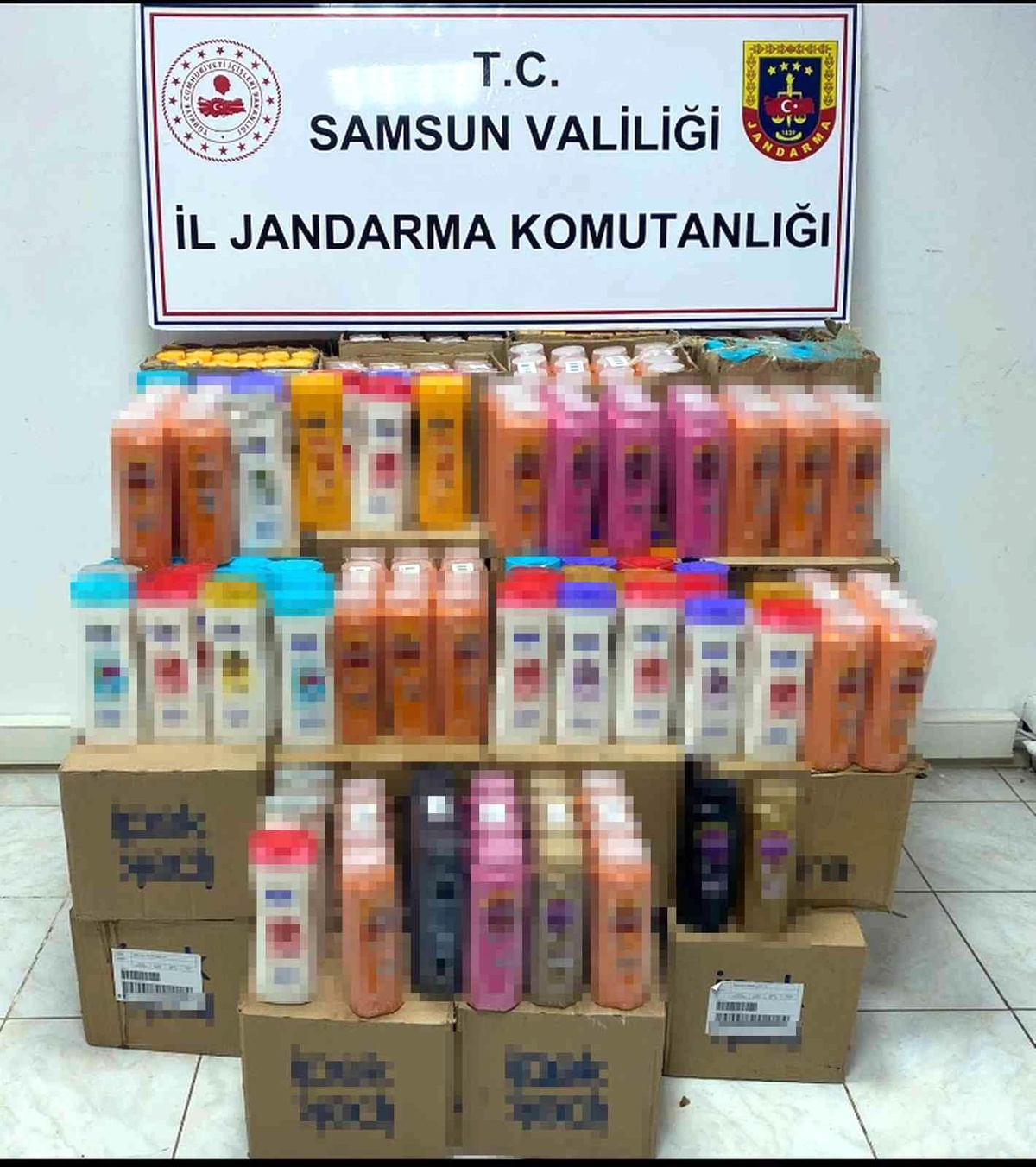 Samsun\'da jandarma 875 kutu sahte şampuan ve saç kremi ele geçirdi