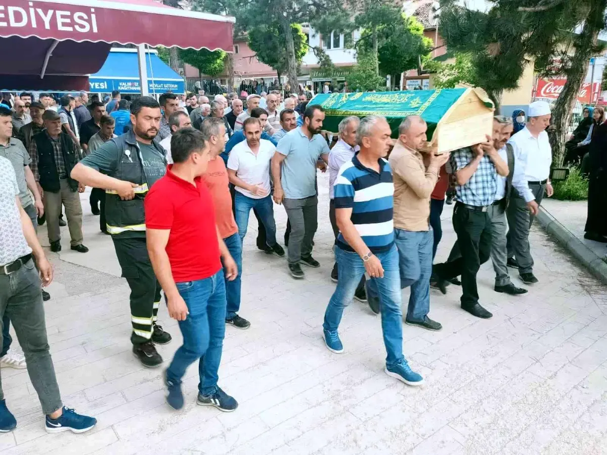 Tedavi gördüğü hastanede hayatını kaybeden orman işçisi Karabük\'te defnedildi