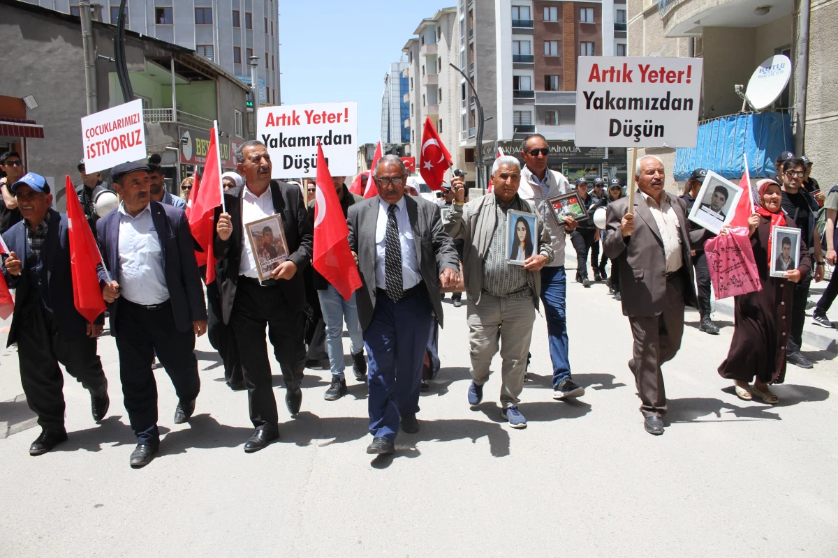 Vanlı aileler HDP İl Başkanlığı önündeki eylemlerini sürdürdü