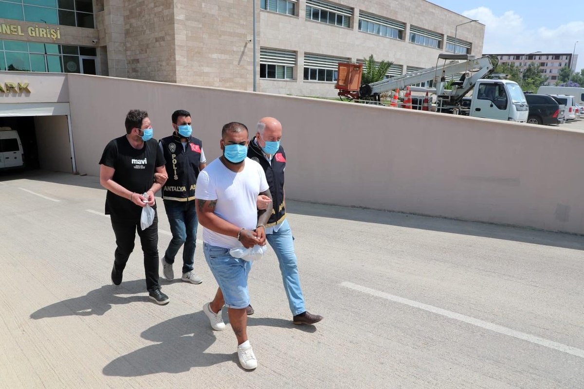 Antalya\'da 41 ekip 102 personelle eşzamanlı aranan şahıs operasyonu
