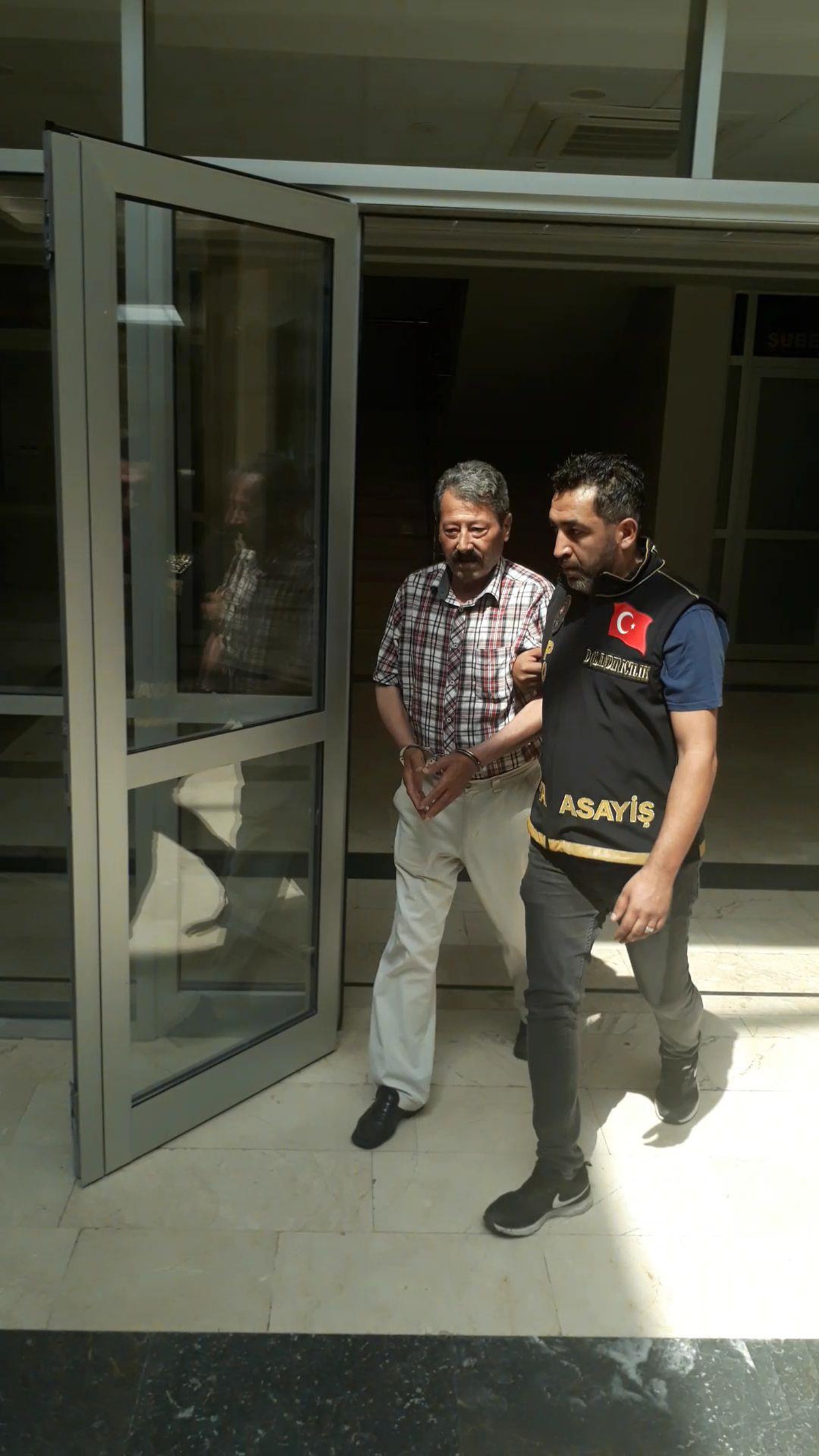 Antalya\'da yaklaşık 9,5 milyon liralık dolandırıcılığın zanlısı yakalandı