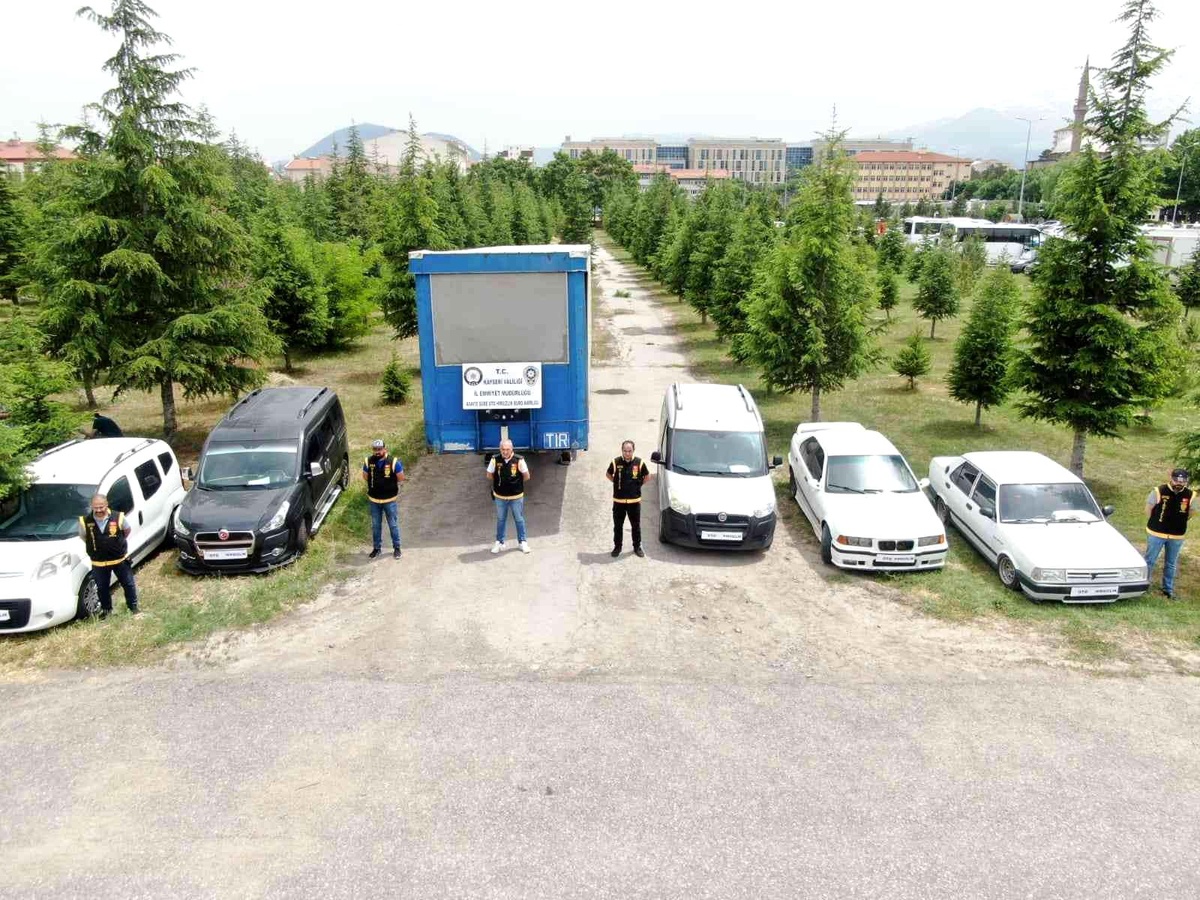 Araçları çenç yaparak vatandaşı 1 milyon TL zarara uğratmışlar