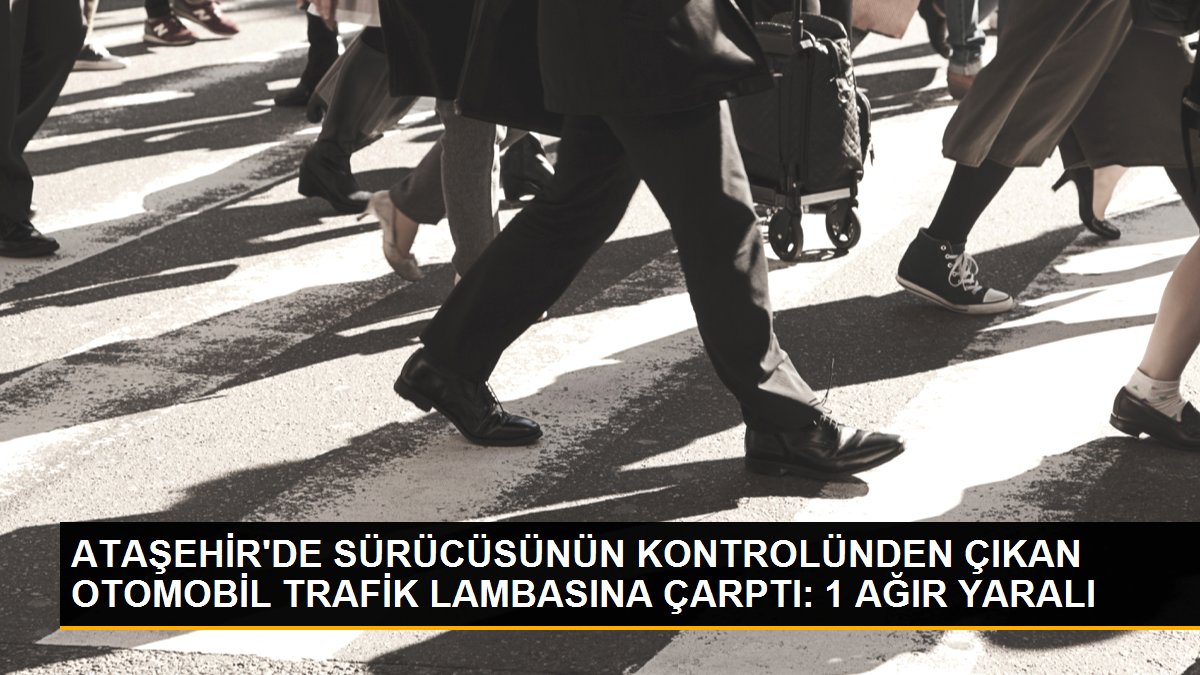 ATAŞEHİR\'DE SÜRÜCÜSÜNÜN KONTROLÜNDEN ÇIKAN OTOMOBİL TRAFİK LAMBASINA ÇARPTI: 1 AĞIR YARALI