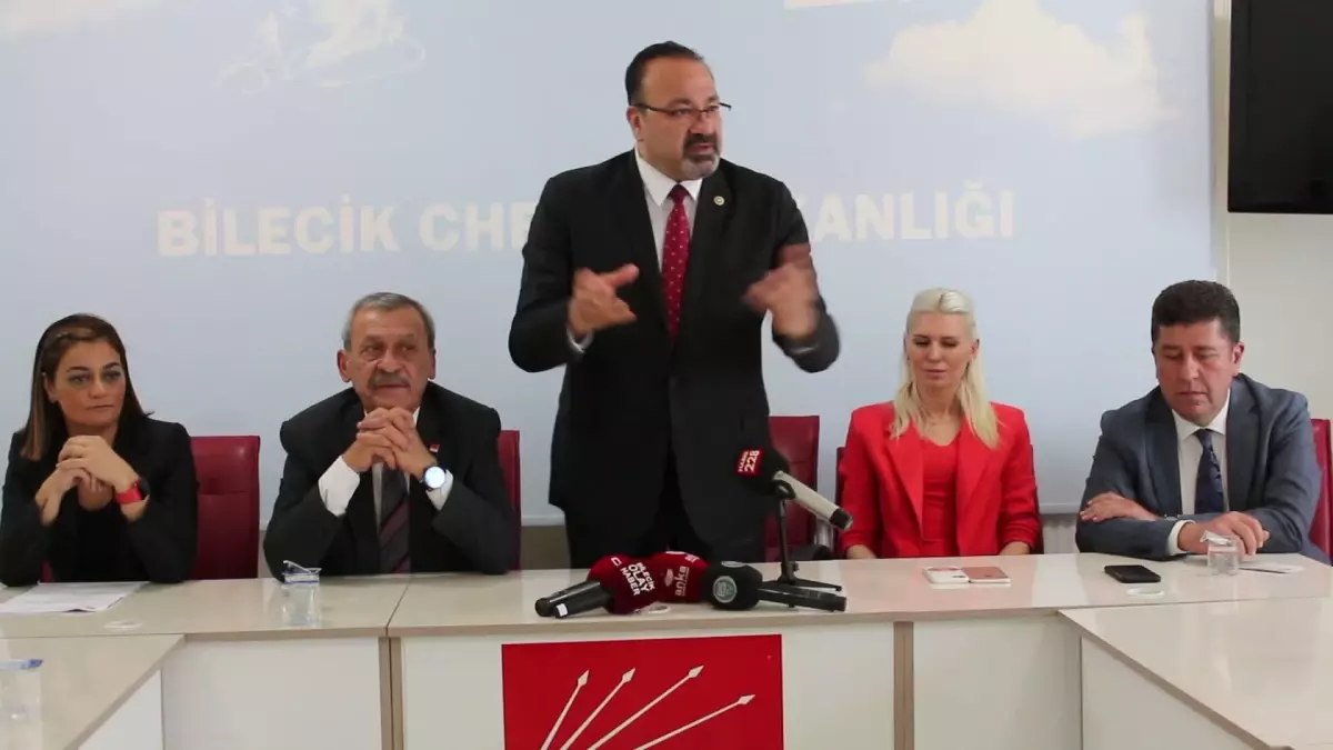 CHP\'li Yılmazkaya, Bilecik\'te: "Yaşayamıyoruz. Dedelerimiz, Babalarımız İşsiz Oğullarına, Kızlarına Bakmak Zorunda Kalmış"