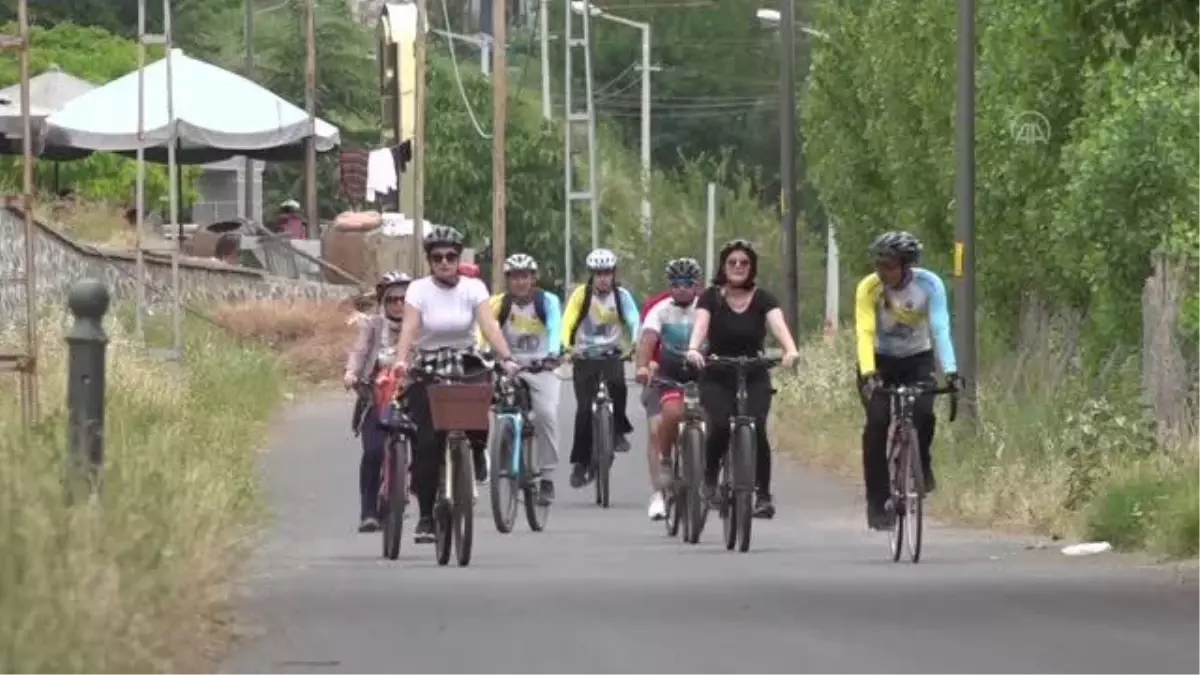 DİYARBAKIR - 8 bin yıllık Hevsel Bahçeleri\'nde temiz bir çevre için pedal çevrildi