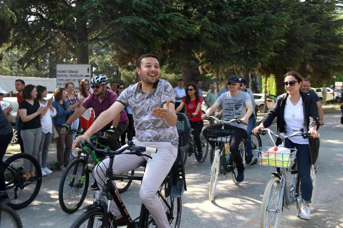 Dünya Bisiklet Günü\'nü 5 kilometre pedal çevirerek kutladılar