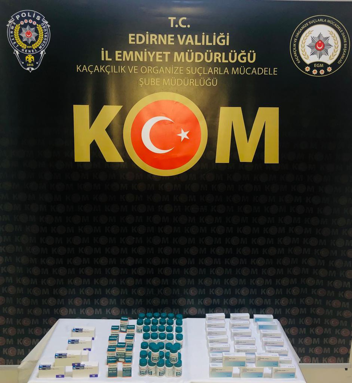 Edirne\'de kargoyla gelen gümrük kaçağı tıbbi ilaçlara el konuldu