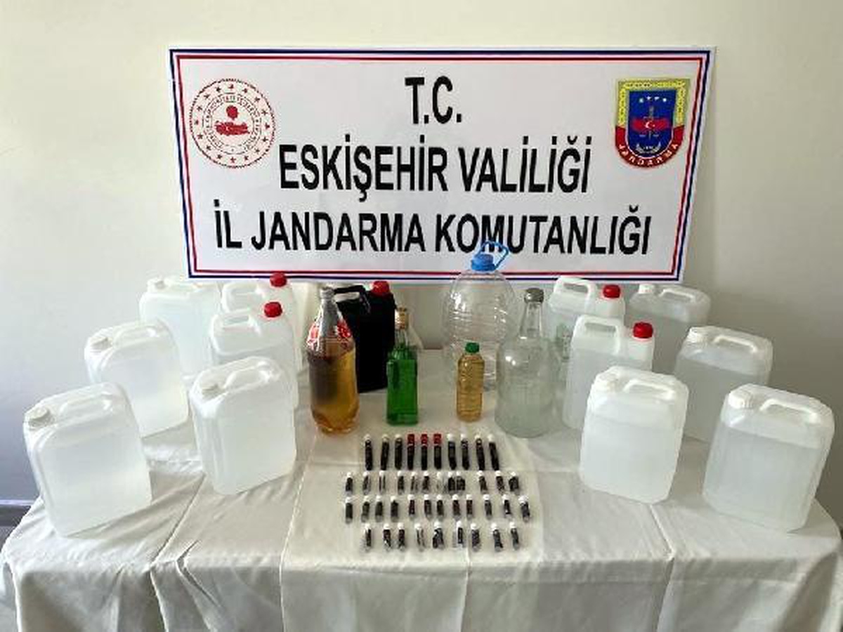 Eskişehir\'de 30 litre sahte içki ele geçirildi (2)