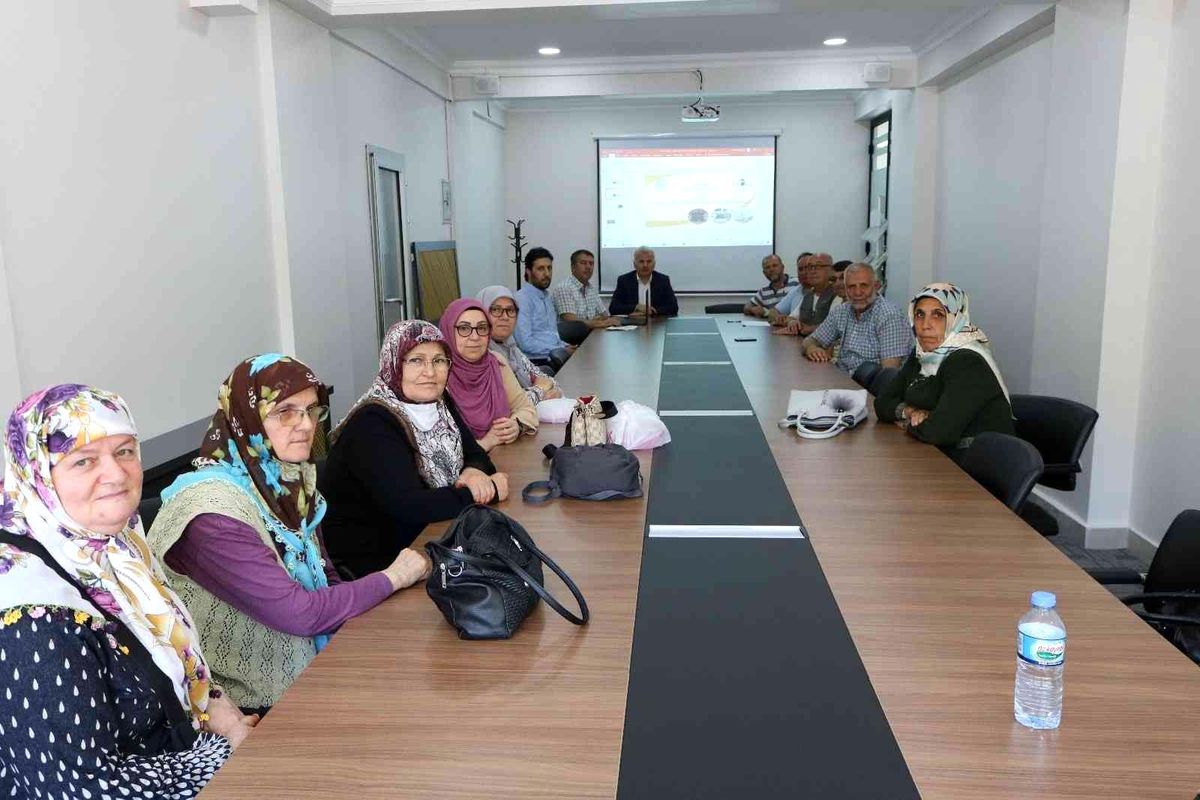 Hacı adaylarına hac öncesi seminer verildi