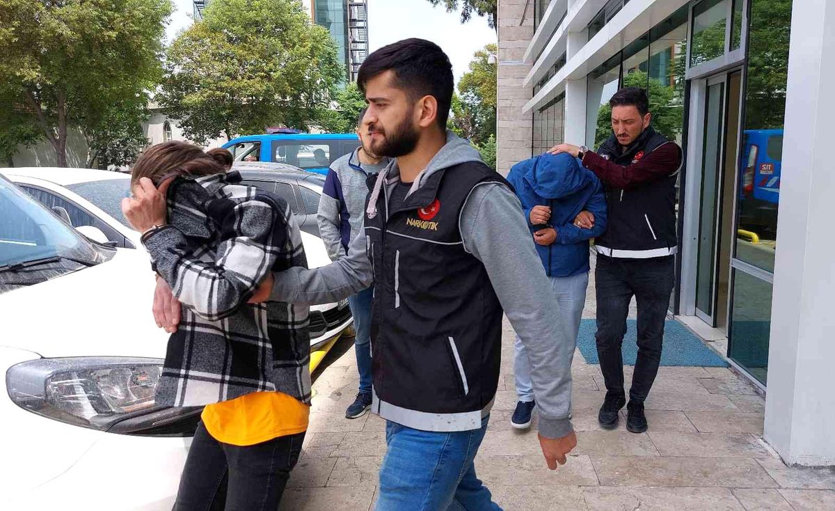 Hatay\'dan Samsun\'a kargo ile uyuşturucu ticaretine 2 tutuklama