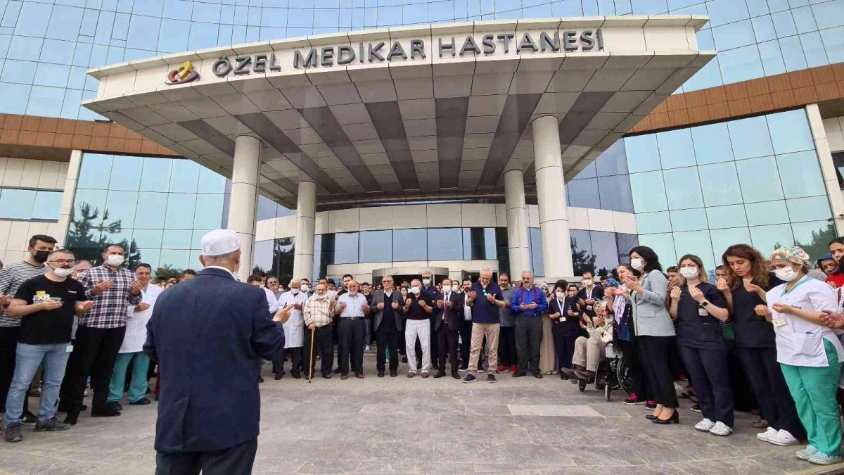 Hayatını kaybeden doktoru meslektaşları gözyaşlarıyla uğurladı