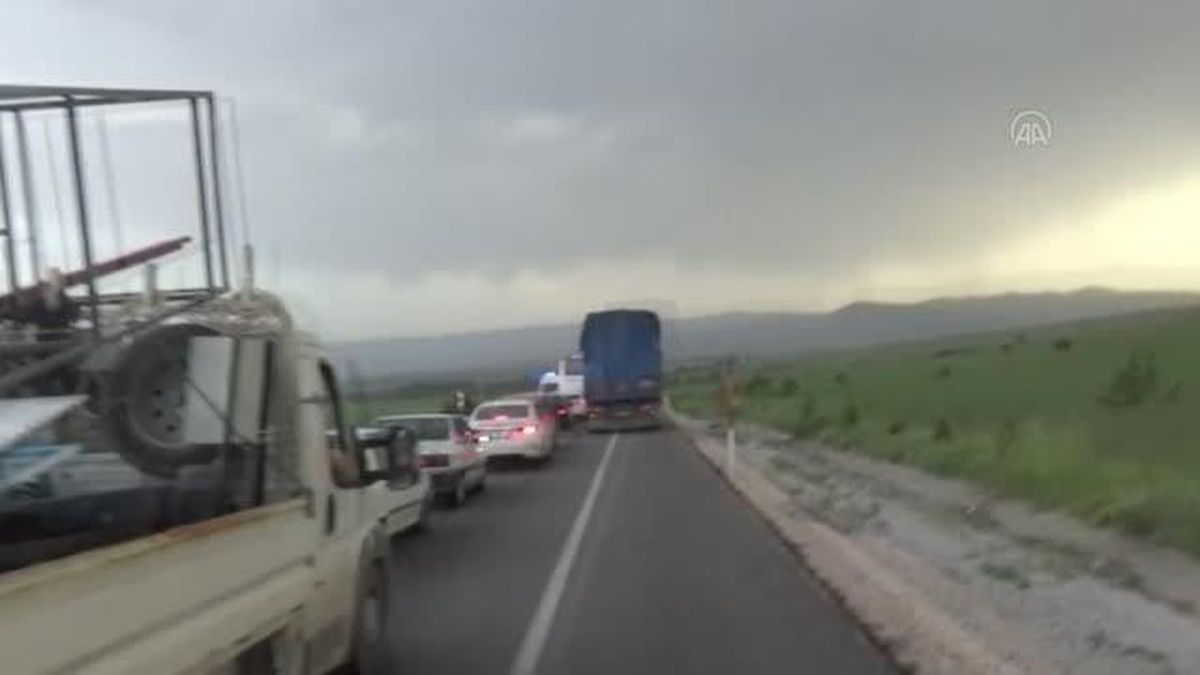 İki otomobilin çarpıştığı kazada 10 kişi yaralandı