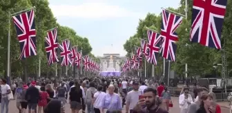 İngiltere Kraliçesi 2. Elizabeth'in tahta çıkışının 70. yılı kutlanıyor (3)