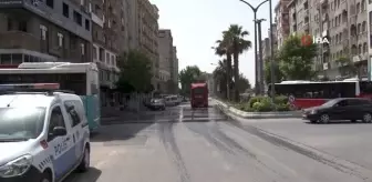 İnşaatı denetlerken ölümden döndü... Düştüğü yerden vinçle kurtarıldı