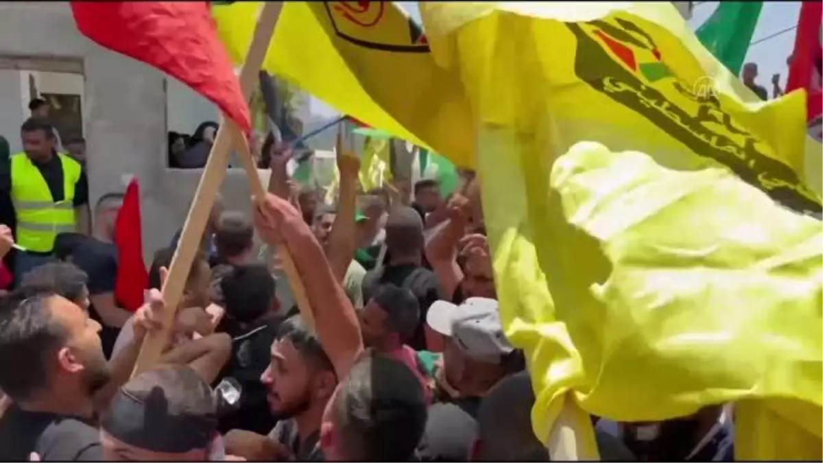 İsrail güçleri tarafından vurularak öldürülen Filistinli çocuğun cenaze töreni