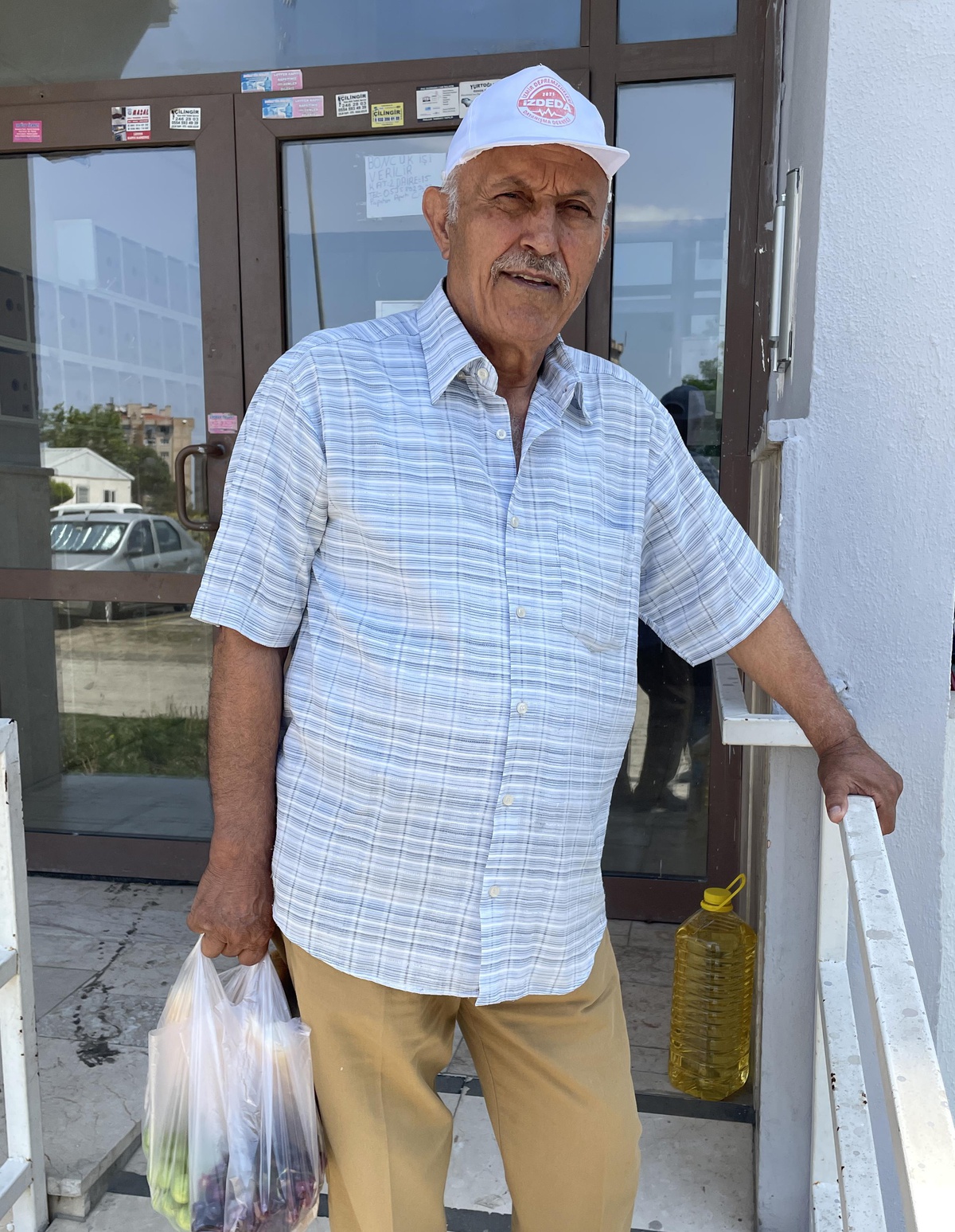 İzmir Büyükşehir Belediyesi konutlarına yerleştirilen depremzedeler yıl sonuna kadar süre istiyor