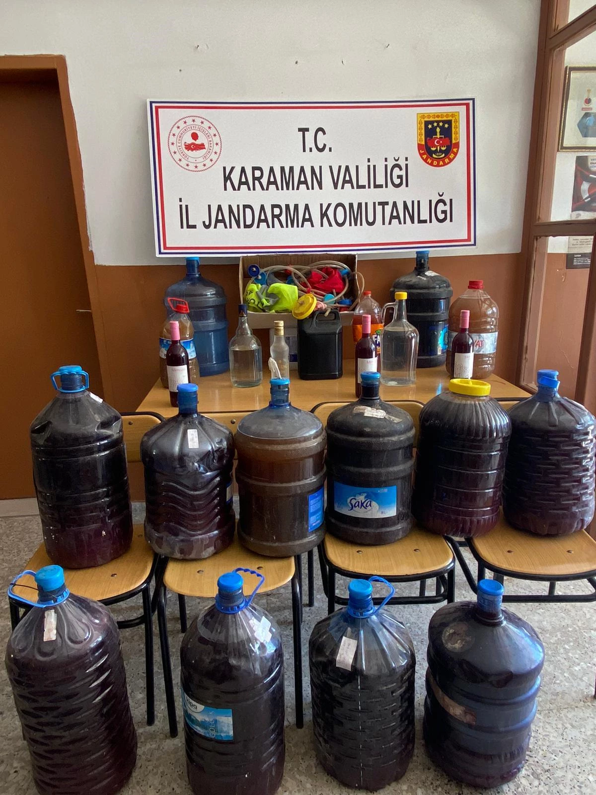 Karaman\'da evinde sahte içki ürettiği iddia edilen şüpheli yakalandı