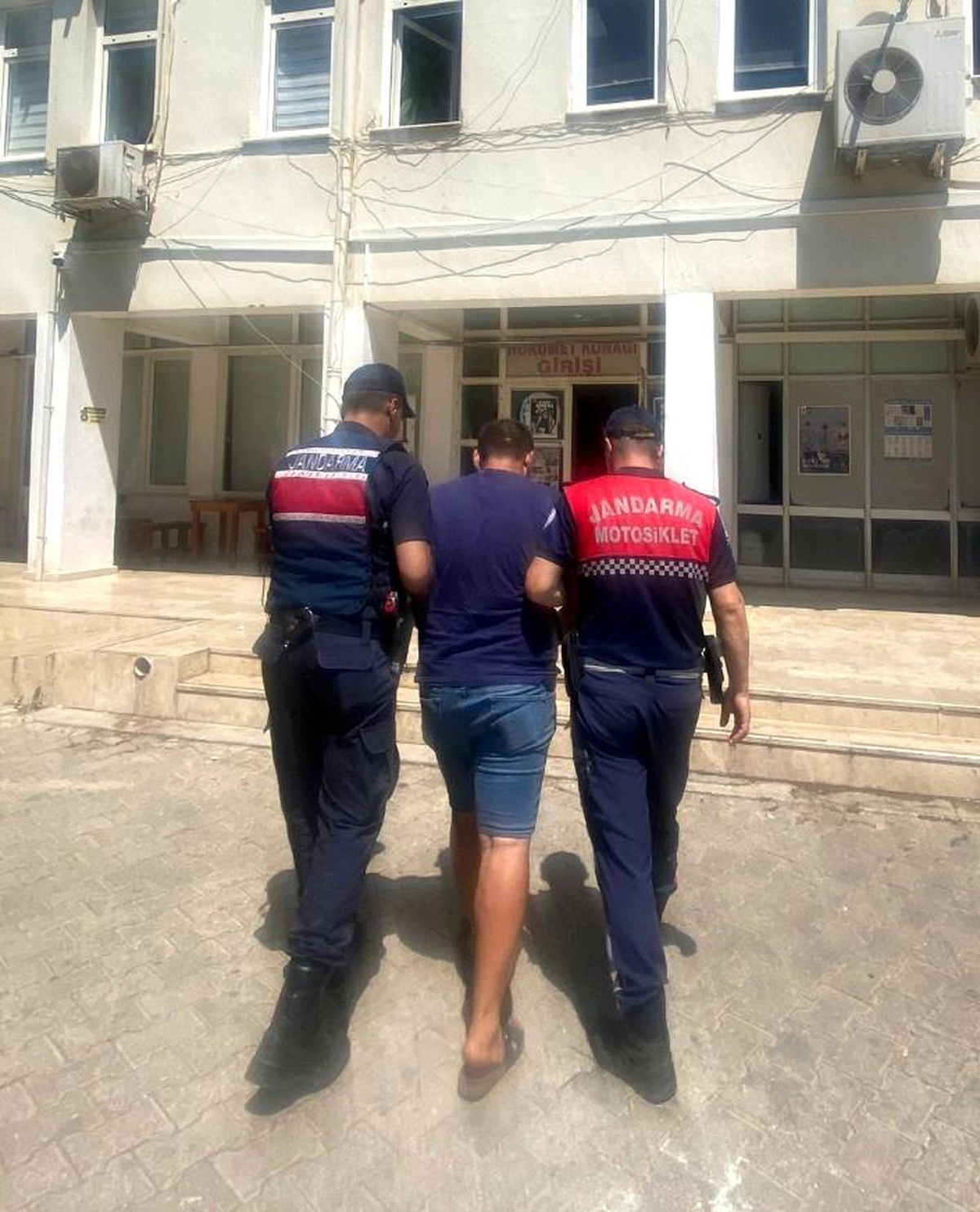 Kaş\'ta hırsızlıktan aranan şüpheli yakalandı