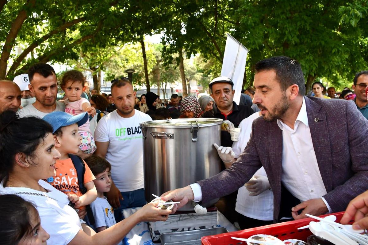 Kestel Belediyesi "Dünya Süt Günü"nde öğrencilere süt dağıttı