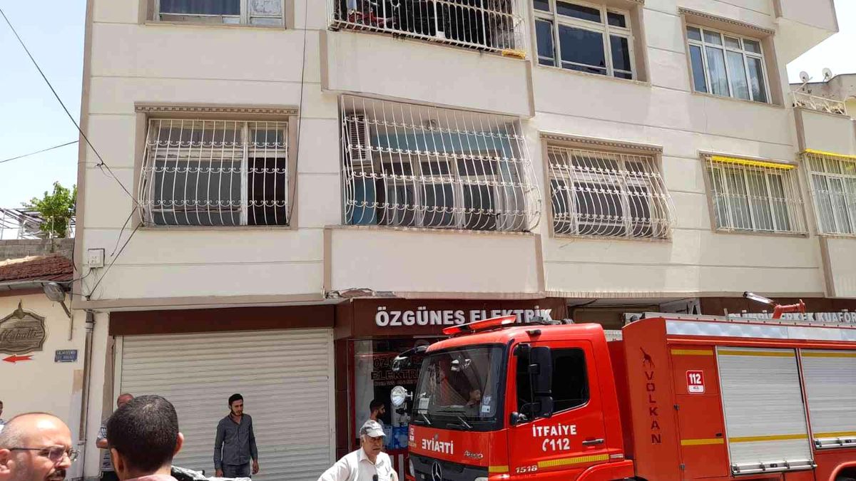 Kilis\'te ev yangını: Yaralılar var