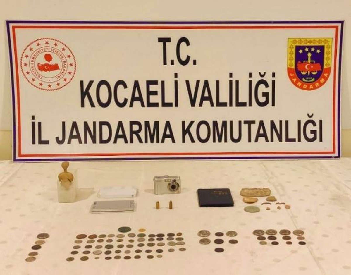Kocaeli\'de tarihi eser kaçakçılığı operasyonunda 5 şüpheli yakalandı