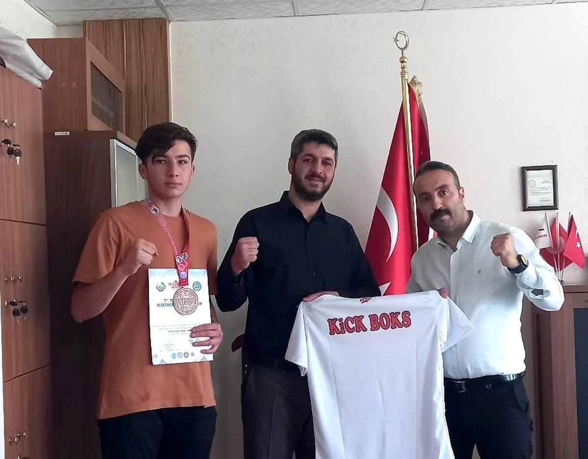 Lise öğrencilerinden boksta büyük başarı