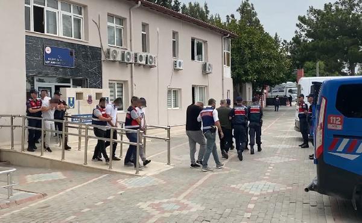 Mersin\'de yasa dışı bahis operasyonu: 13 gözaltı