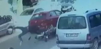 Otomobille çarpışan motosikletli ağır yaralandı; kaza kamerada