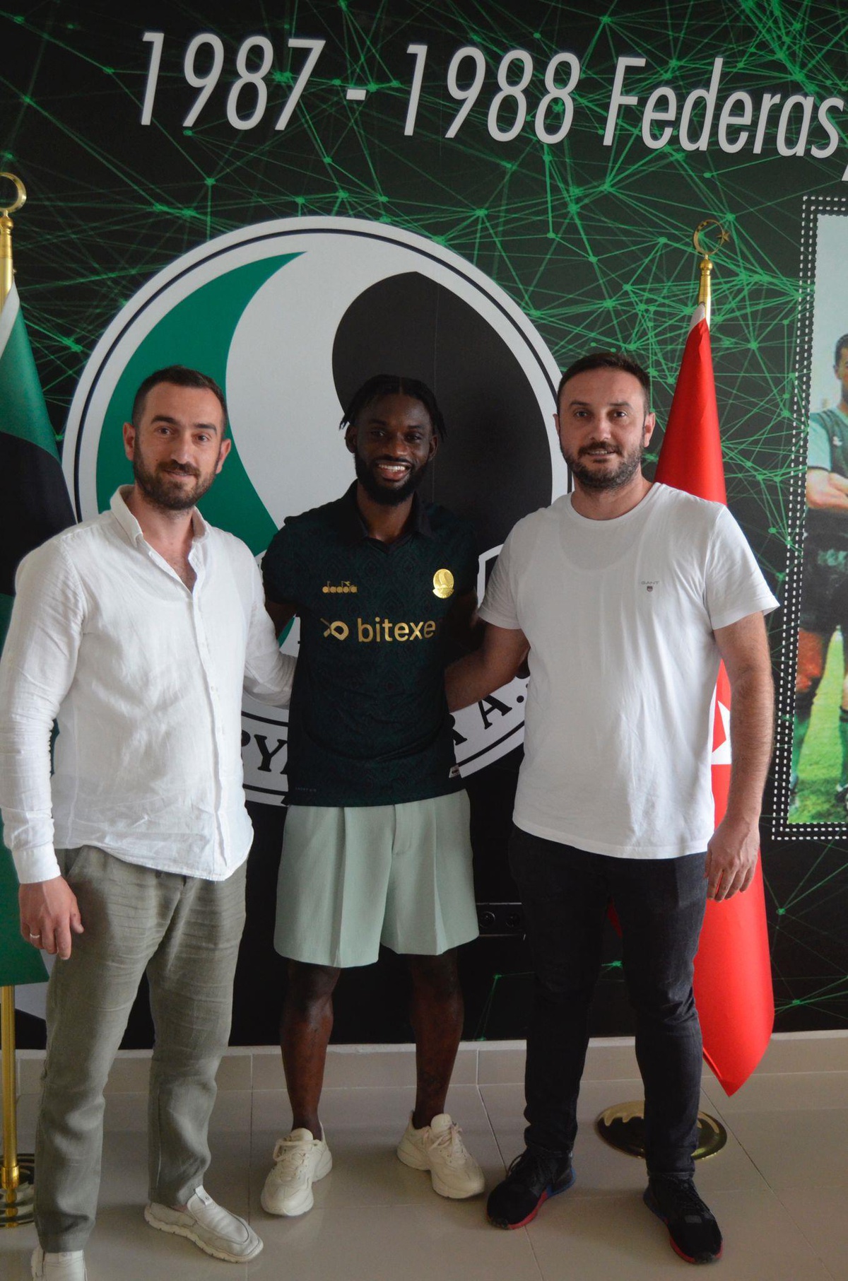 Sakaryaspor, Ganalı defans oyuncusu Isaac Donkor\'u kadrosuna kattı