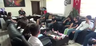 Silopi ilçesinde Yenişehir Ortaokulu öğrencileri emniyet personeli için mektup ilçe Emniyet Müdürlüğünü ziyaret etti