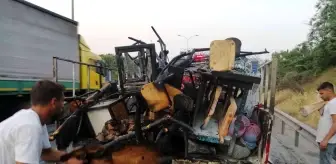 TEM'de araç yangını: Kamyonetteki ahşap malzemeler küle döndü