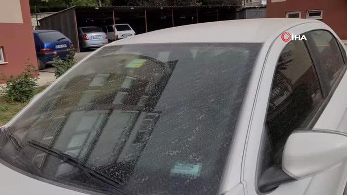 Toz fırtınası yağmurla birlikte araçları çamur içinde bıraktı