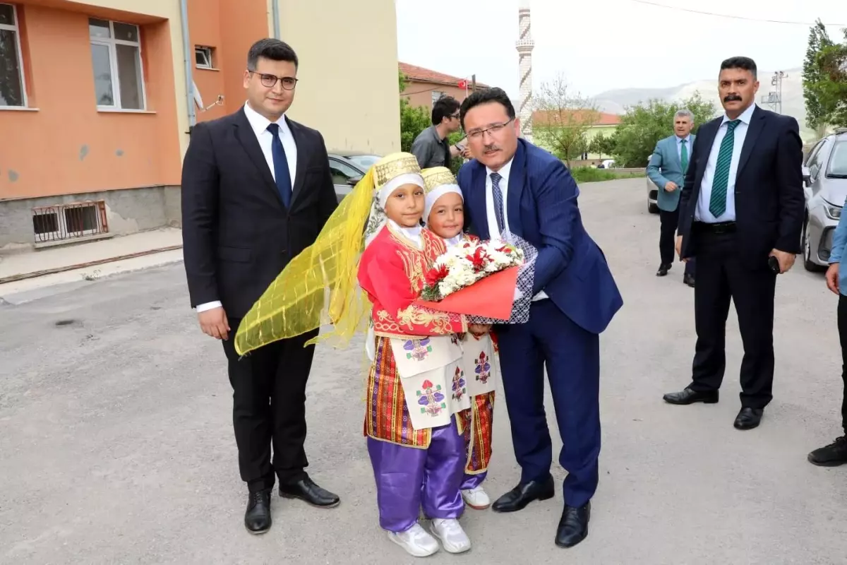 Vali Çiçek Pınarbaşı ve Sarız İlçelerinde Ziyaretlerde Bulundu