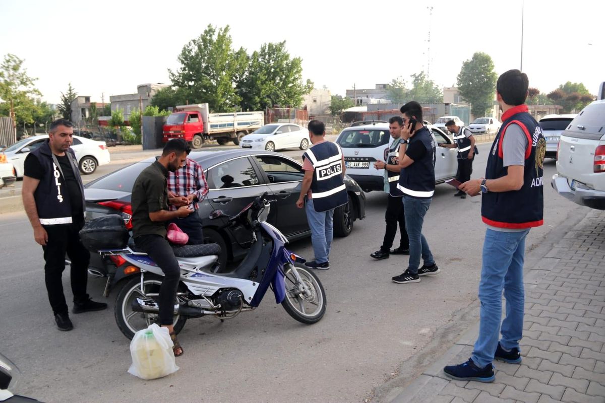 Adıyaman\'da 327 polis uygulamaya katıldı