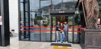 Antalya'da maskeli silahlı zincir market soyguncusu tutuklandı