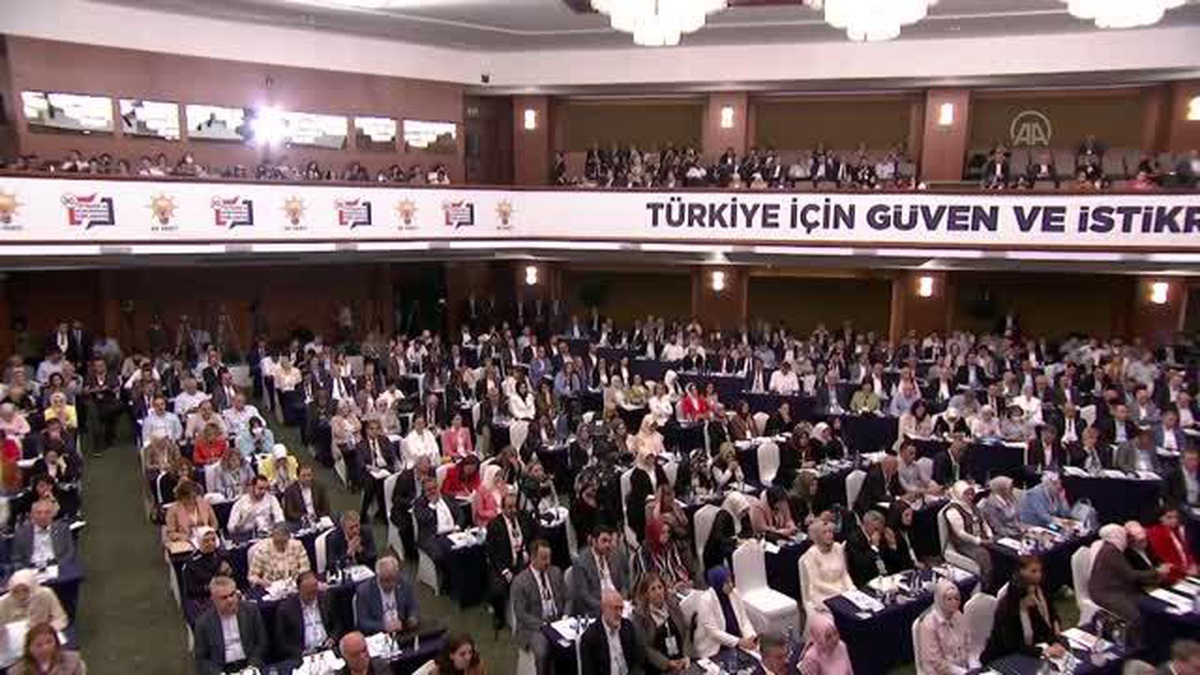 Cumhurbaşkanı Erdoğan: "Ücretliler başta olmak üzere her kesimden vatandaşımızın gelirlerini artırarak aradaki farkı kapatacak programları...