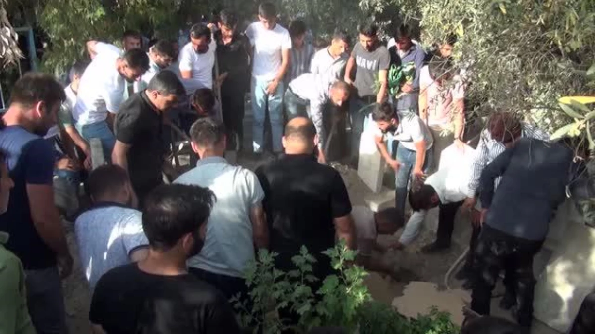 Dicle Nehrinde boğulan Zekeriya Negiz\'in cenazesi defnedildi