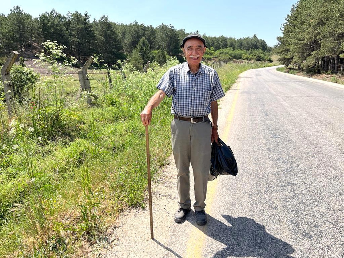 Hem doğayı temizliyor hem de para kazanıyor