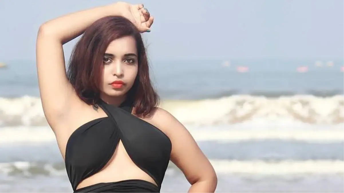 Hintli blogger kendisi ile evlenmeye karar verdi! Hem davetiye bastırdı, hem de balayı organize etti