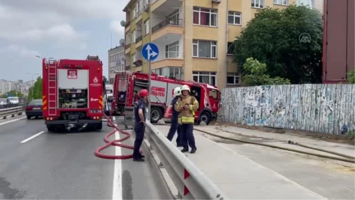 Kadıköy\'de metruk binada yangın