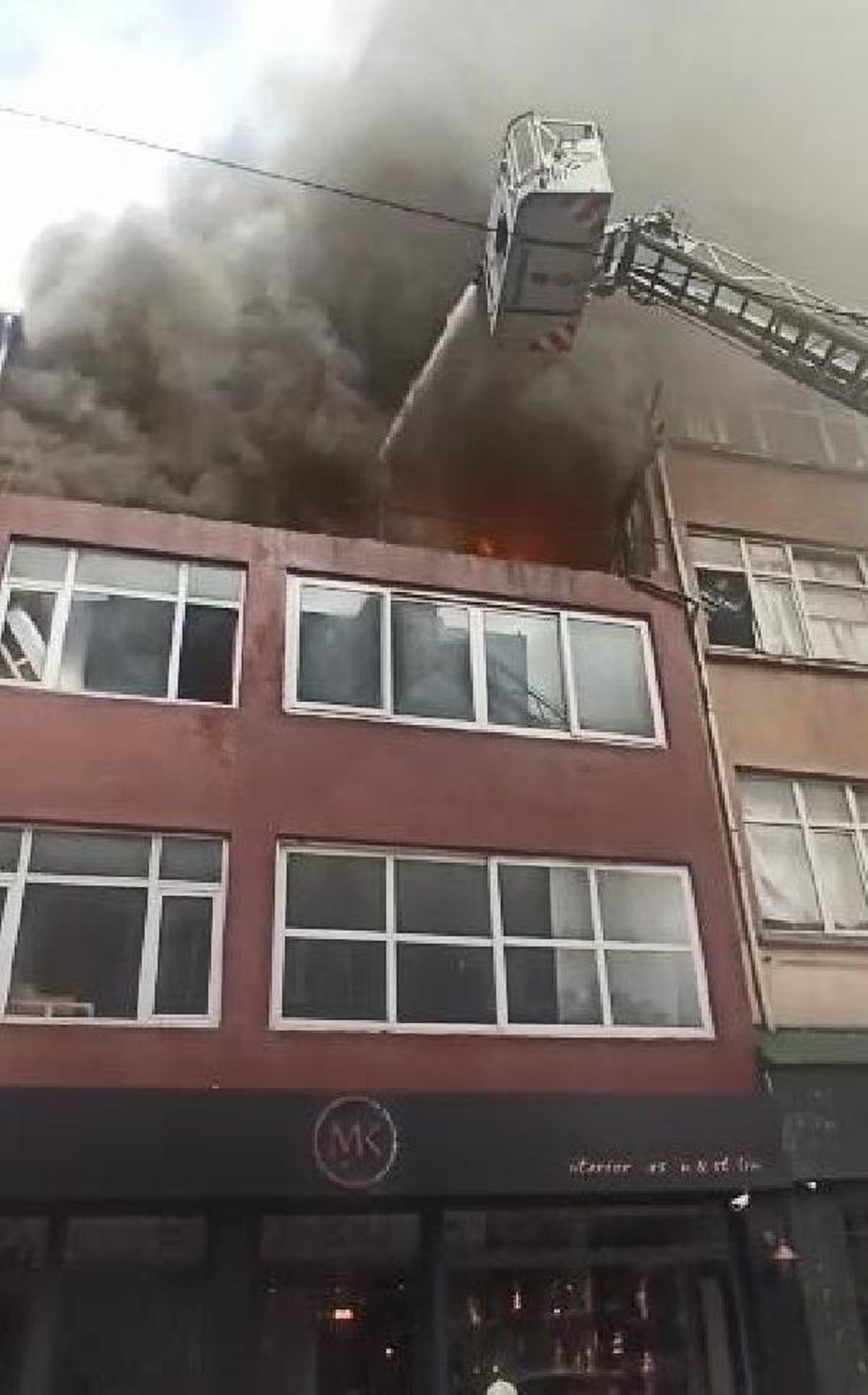 Kağıthane\'de alevler arasında can pazarı kamerada