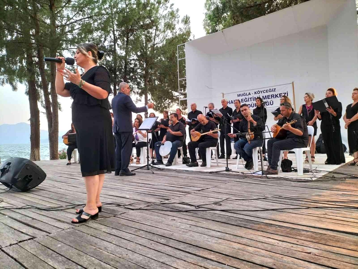 Köyceğiz\'de Halk Eğitim Merkezi kursiyerleri hünerlerini sergiledi