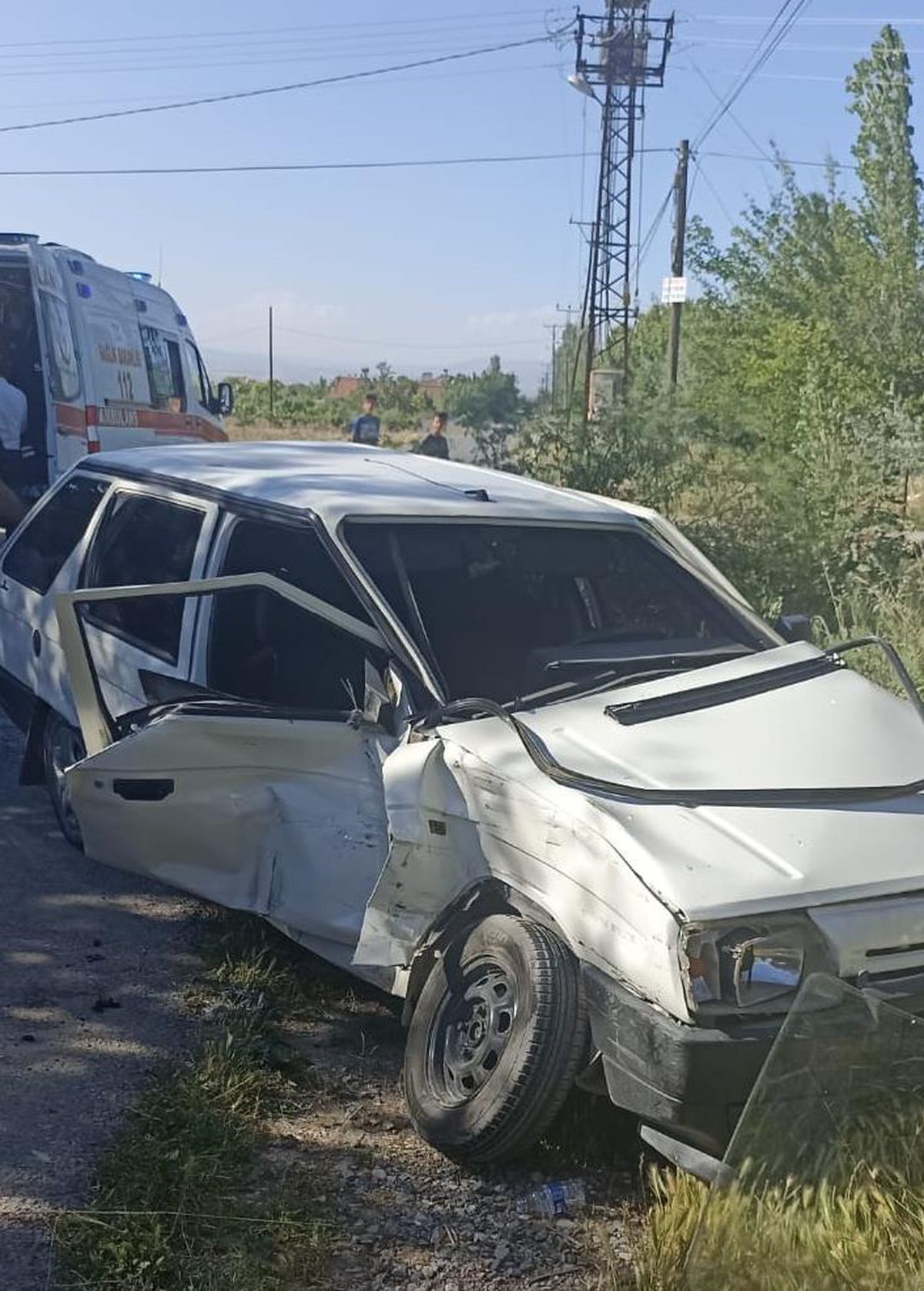Malatya'da minibüs ile otomobilin çarpışması sonucu 3 kişi yaralandı