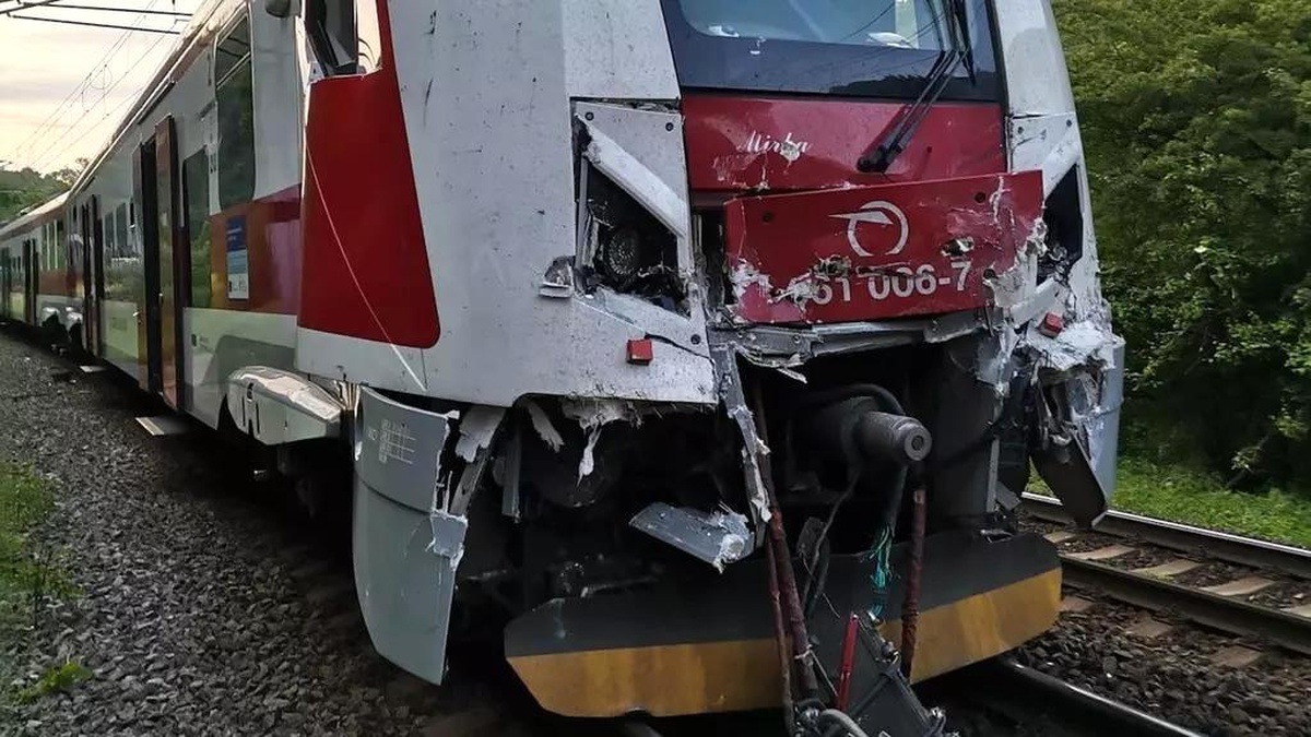 Slovakya\'da tren kazasında 4\'ü ağır 70 kişi yaralandı