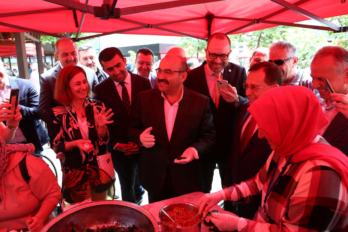 "Trabzon Ot Lezzetleri Festivali"nde davetlilere 75 çeşit yemek sunuldu